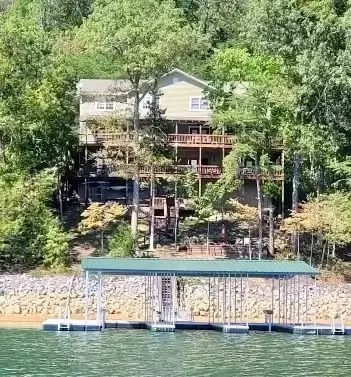 Lakeside townhomes above the private dock at Parsons Shores Lodge, Norris Lake, Sharps Chapel TN